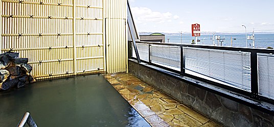 噴火湾を望む露天風呂