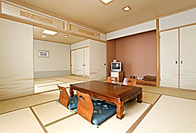 和室 山側 16畳